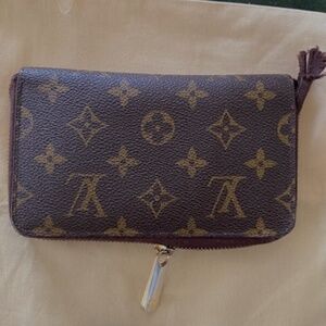 Louis Vuitton Zippy Wallet